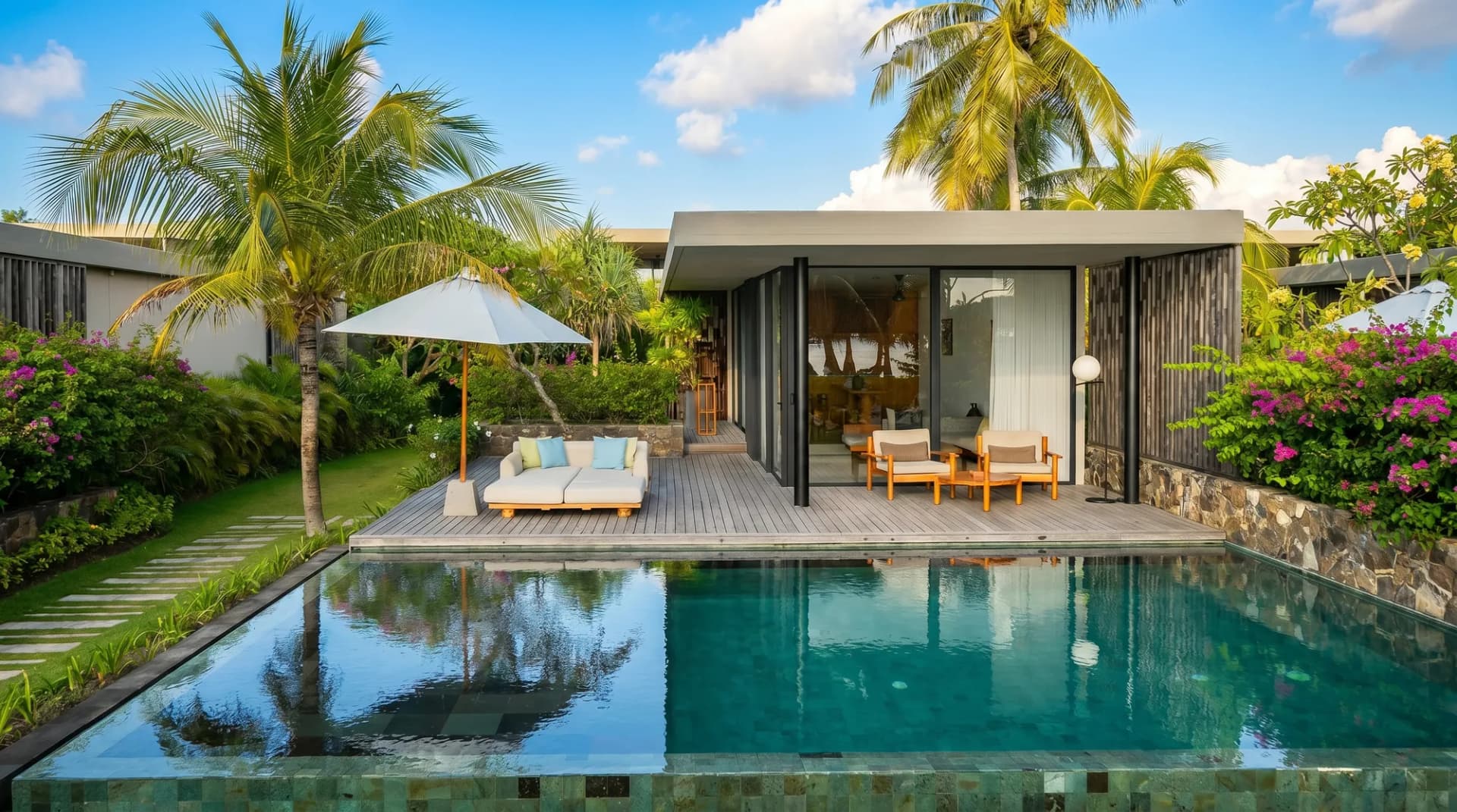 Beachfront 1 Bed Suite